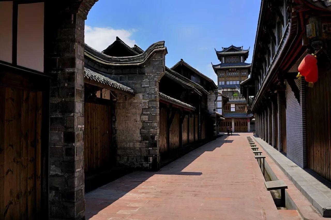 我去年夏天删了一个人,我今年再加她的时候还是那个头像,但我用其他人的微信号加她却是另外的头像?-全球领先的问答类网站